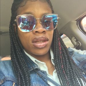 Meet your Posher, Kaneisha